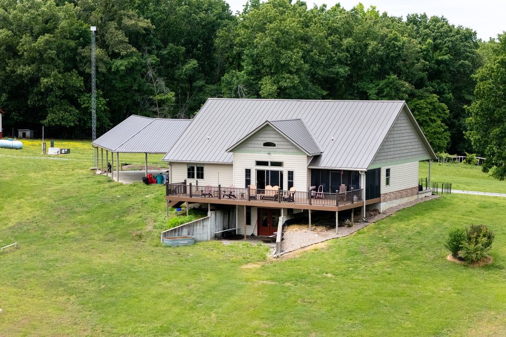 Image 36 of property listing at 3351 N McGeesville Road, Carbondale, IL 62902