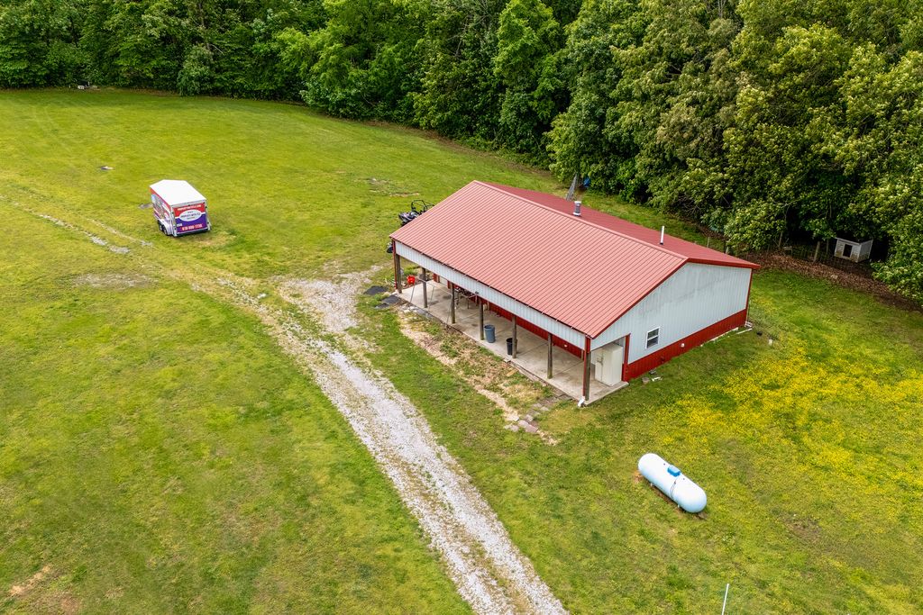 Image 38 of property listing at 3351 N McGeesville Road, Carbondale, IL 62902