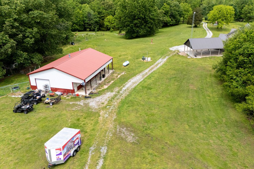Image 40 of property listing at 3351 N McGeesville Road, Carbondale, IL 62902