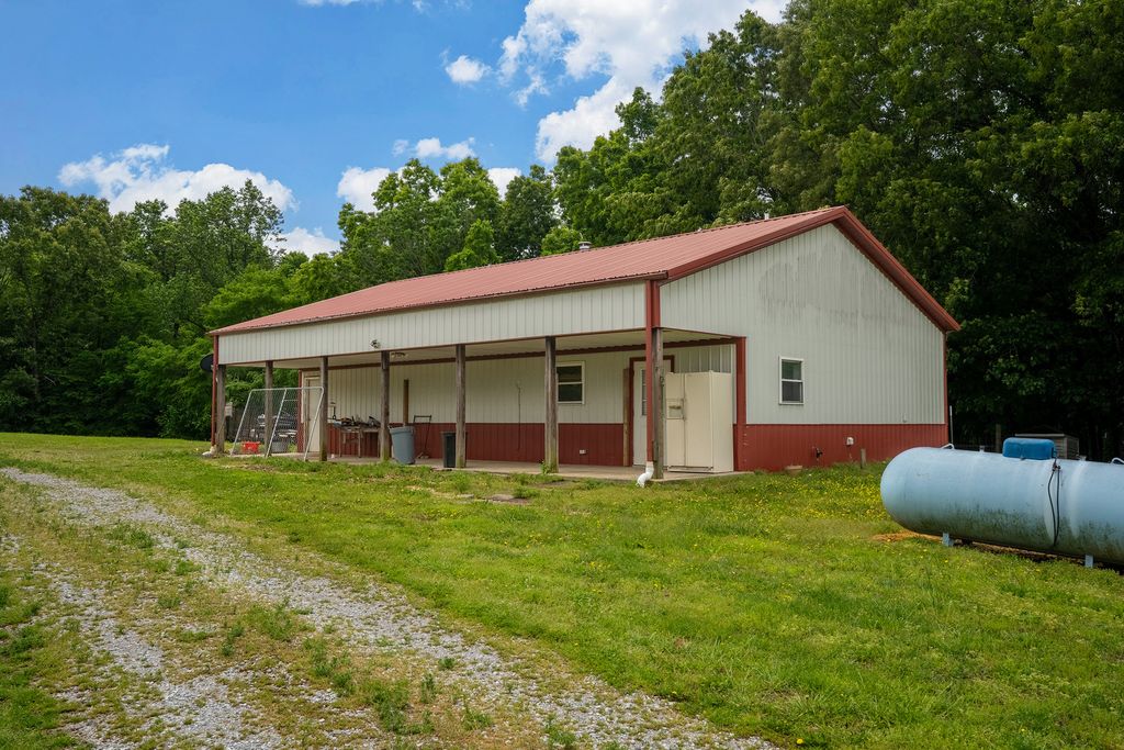 Image 41 of property listing at 3351 N McGeesville Road, Carbondale, IL 62902