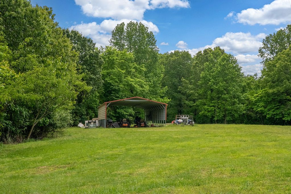 Image 43 of property listing at 3351 N McGeesville Road, Carbondale, IL 62902
