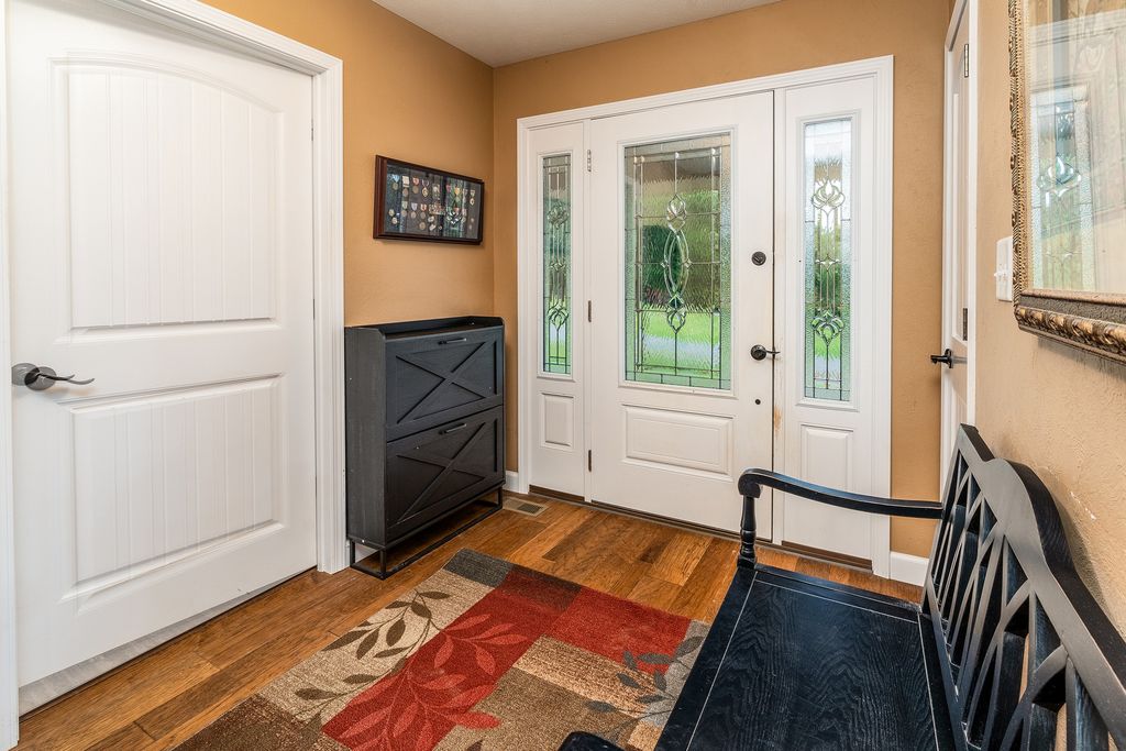 Image 7 of property listing at 3351 N McGeesville Road, Carbondale, IL 62902