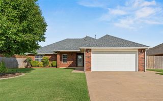 501 N Cherokee Way, Mustang, OK 73064