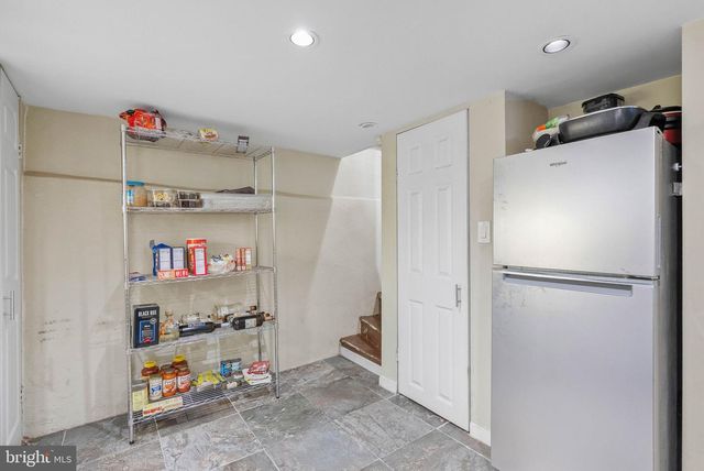 1037 CREASE ST, Philadelphia, PA 19125