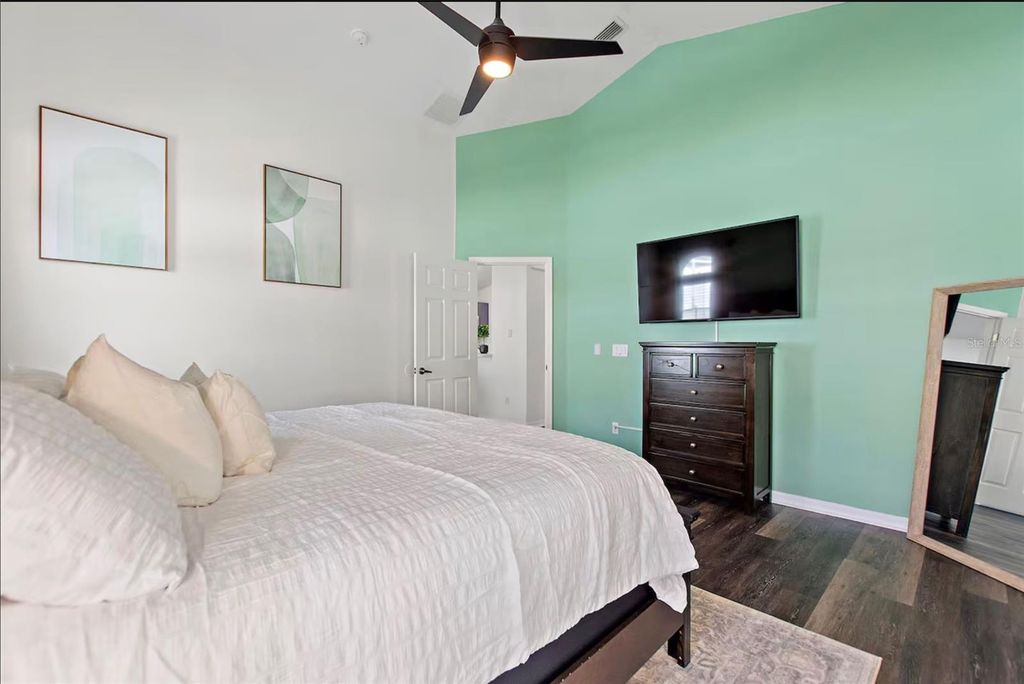 Image 13 of property listing at 431 LOCKBREEZE DRIVE, Davenport, FL 33897