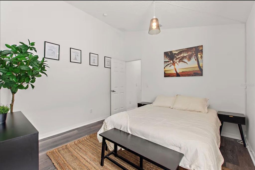 Image 16 of property listing at 431 LOCKBREEZE DRIVE, Davenport, FL 33897