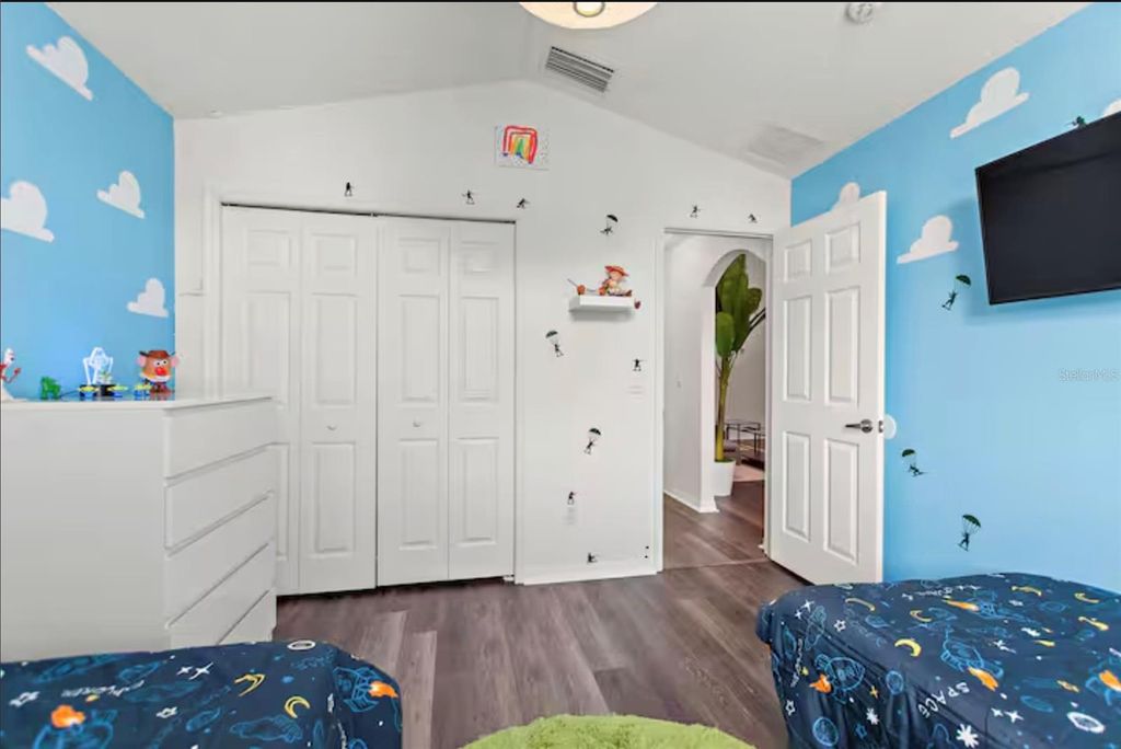 Image 19 of property listing at 431 LOCKBREEZE DRIVE, Davenport, FL 33897