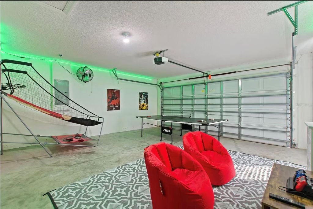 Image 23 of property listing at 431 LOCKBREEZE DRIVE, Davenport, FL 33897