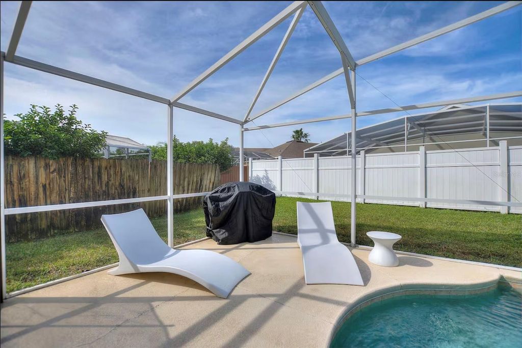 Image 24 of property listing at 431 LOCKBREEZE DRIVE, Davenport, FL 33897