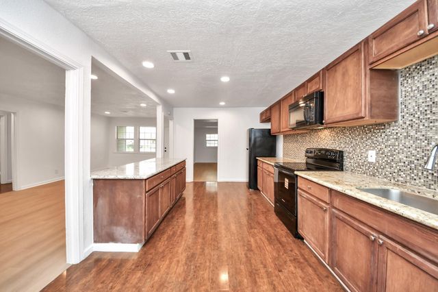 5521 Southlea Street, Houston, TX 77033