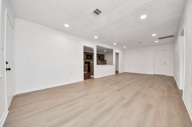 5521 Southlea Street, Houston, TX 77033