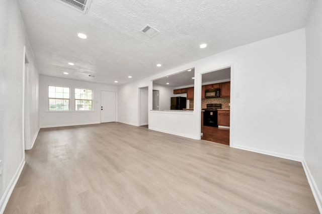 5521 Southlea Street, Houston, TX 77033