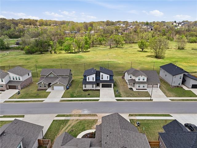 1124 Bunker Drive, Pea Ridge, AR 72751