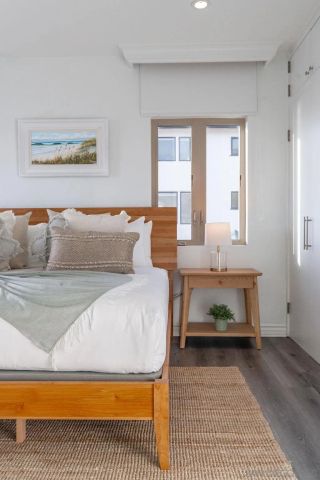 6529 Neptune Pl, La Jolla, CA 92037