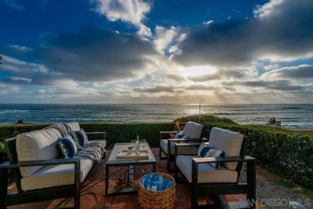 6529 Neptune Pl, La Jolla, CA 92037