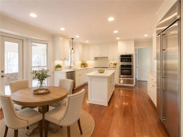 890 Ferncroft Court, Roswell, GA 30075