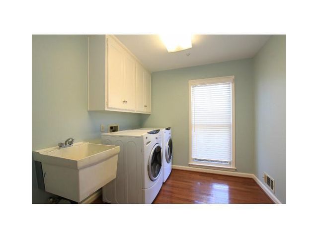 890 Ferncroft Court, Roswell, GA 30075