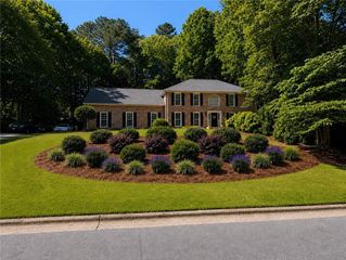 890 Ferncroft Court, Roswell, GA 30075