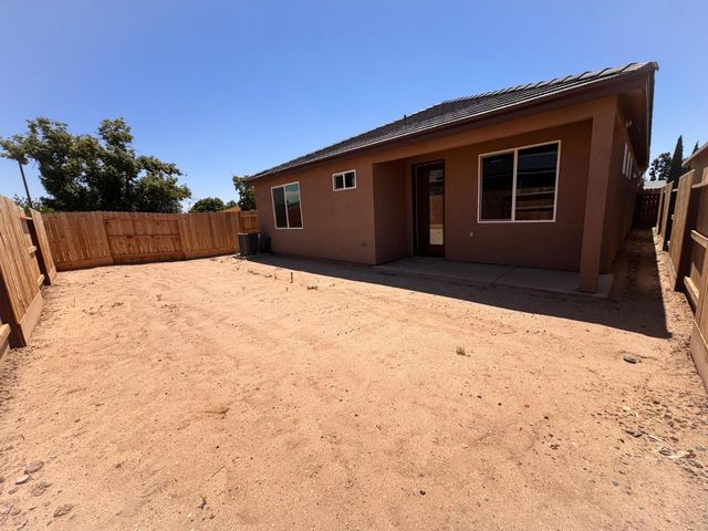 467 W Gibson, Clovis, CA 93612