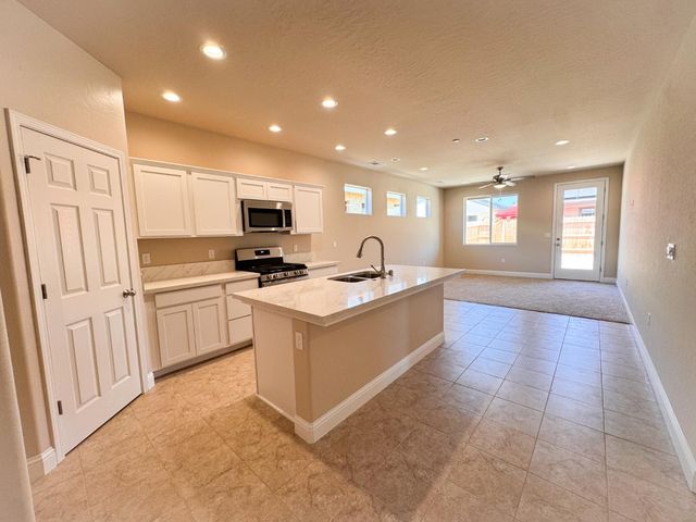 467 W Gibson, Clovis, CA 93612