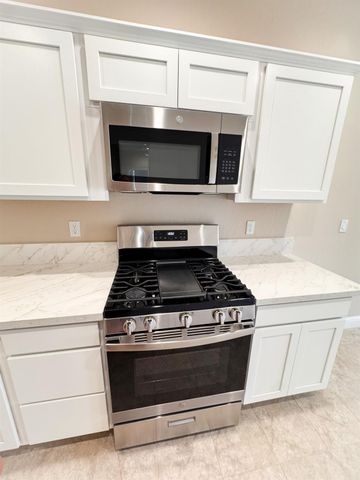 467 W Gibson, Clovis, CA 93612