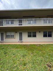 33 Lake Vista Trl Apt 104, Port St Lucie, FL 34952