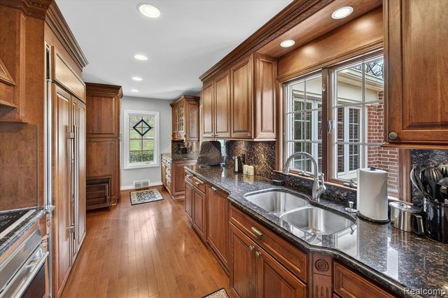13960 Ridgewood Drive, Plymouth, MI 48170