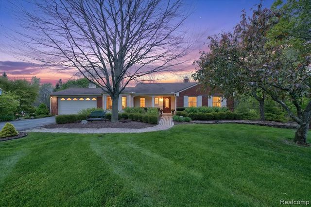 13960 Ridgewood Drive, Plymouth, MI 48170