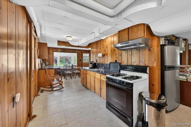 13960 Ridgewood Drive, Plymouth, MI 48170