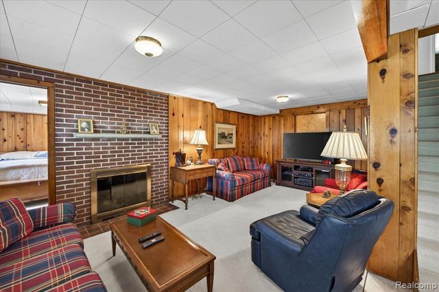 13960 Ridgewood Drive, Plymouth, MI 48170