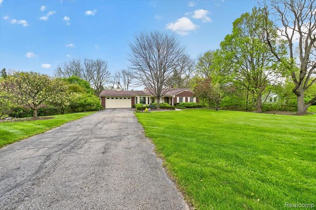 13960 Ridgewood Drive, Plymouth, MI 48170