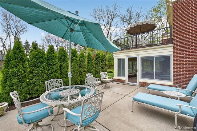 13960 Ridgewood Drive, Plymouth, MI 48170