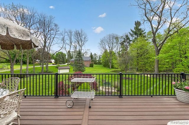 13960 Ridgewood Drive, Plymouth, MI 48170