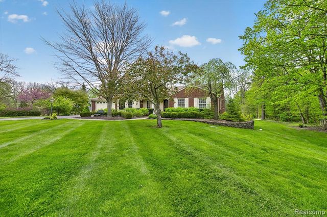 13960 Ridgewood Drive, Plymouth, MI 48170