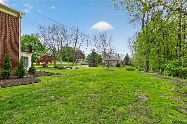 13960 Ridgewood Drive, Plymouth, MI 48170
