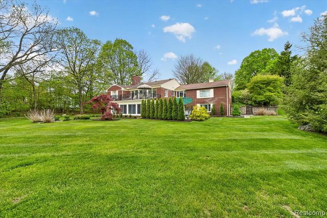 13960 Ridgewood Drive, Plymouth, MI 48170