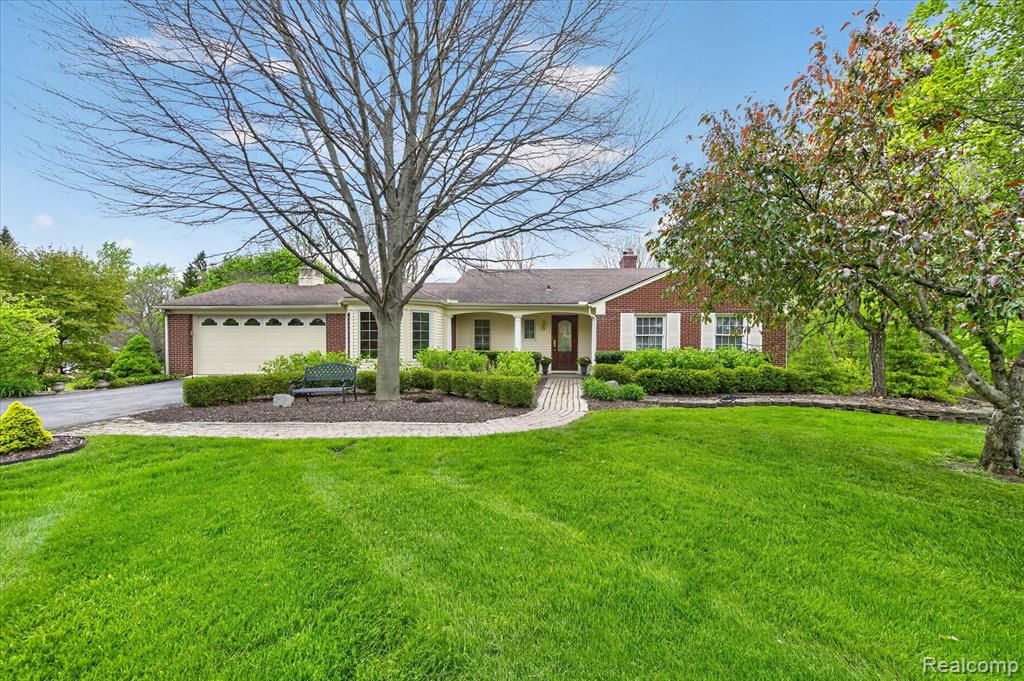 13960 Ridgewood Drive, Plymouth, MI 48170