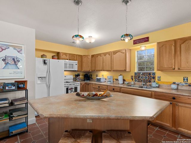 14933 Seven L Trail, Helotes, TX 78023