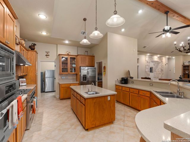 14933 Seven L Trail, Helotes, TX 78023