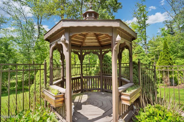 3 Hickory Lane, Sand Lake, NY 12018