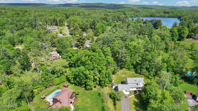 3 Hickory Lane, Sand Lake, NY 12018