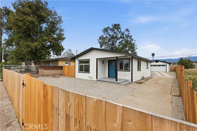 1094 W Evans, San Bernardino, CA 92411