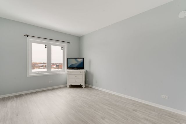 7091 W Touhy Avenue 505, Niles, IL 60714