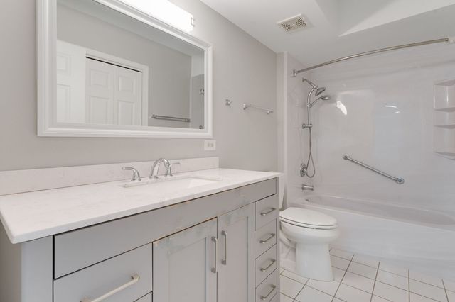 7091 W Touhy Avenue 505, Niles, IL 60714