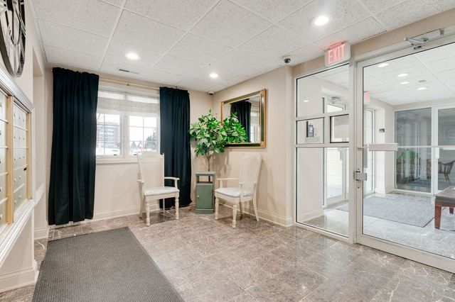 7091 W Touhy Avenue 505, Niles, IL 60714