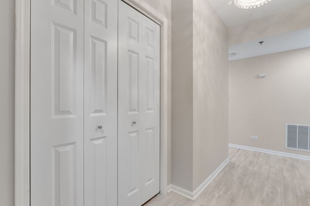 7091 W Touhy Avenue 505, Niles, IL 60714