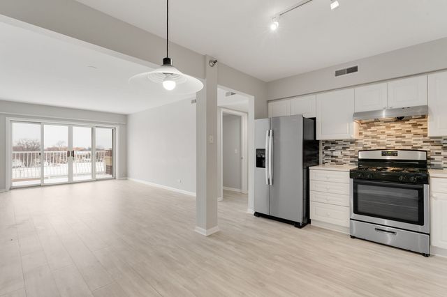 7091 W Touhy Avenue 505, Niles, IL 60714