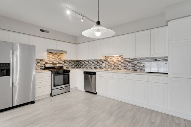 7091 W Touhy Avenue 505, Niles, IL 60714