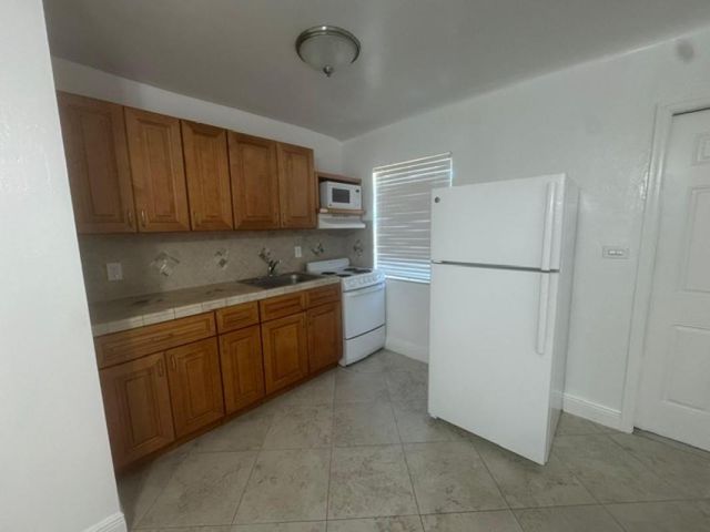 1822 Dixieanna St 10, Hollywood, FL 33020