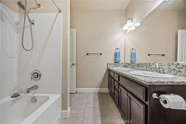 701 Strada, Lemoore, CA 93245